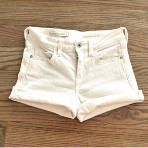 ANTHROPOLOGIE Pilcro and the
Letterpress White Boyfriend Jean Shorts 25